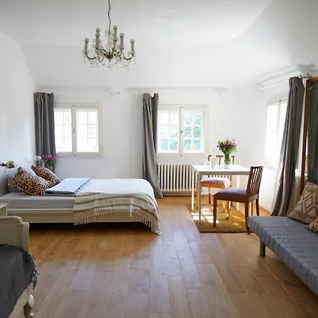 Schloss Guest house 3*