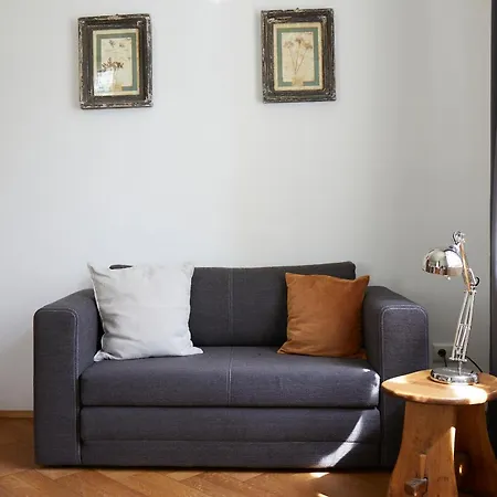 Schloss בית הארחה